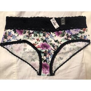 Torrid Sexy Cheeky White Floral & Lace Panties Sz 0. Cute Sexy Fun!